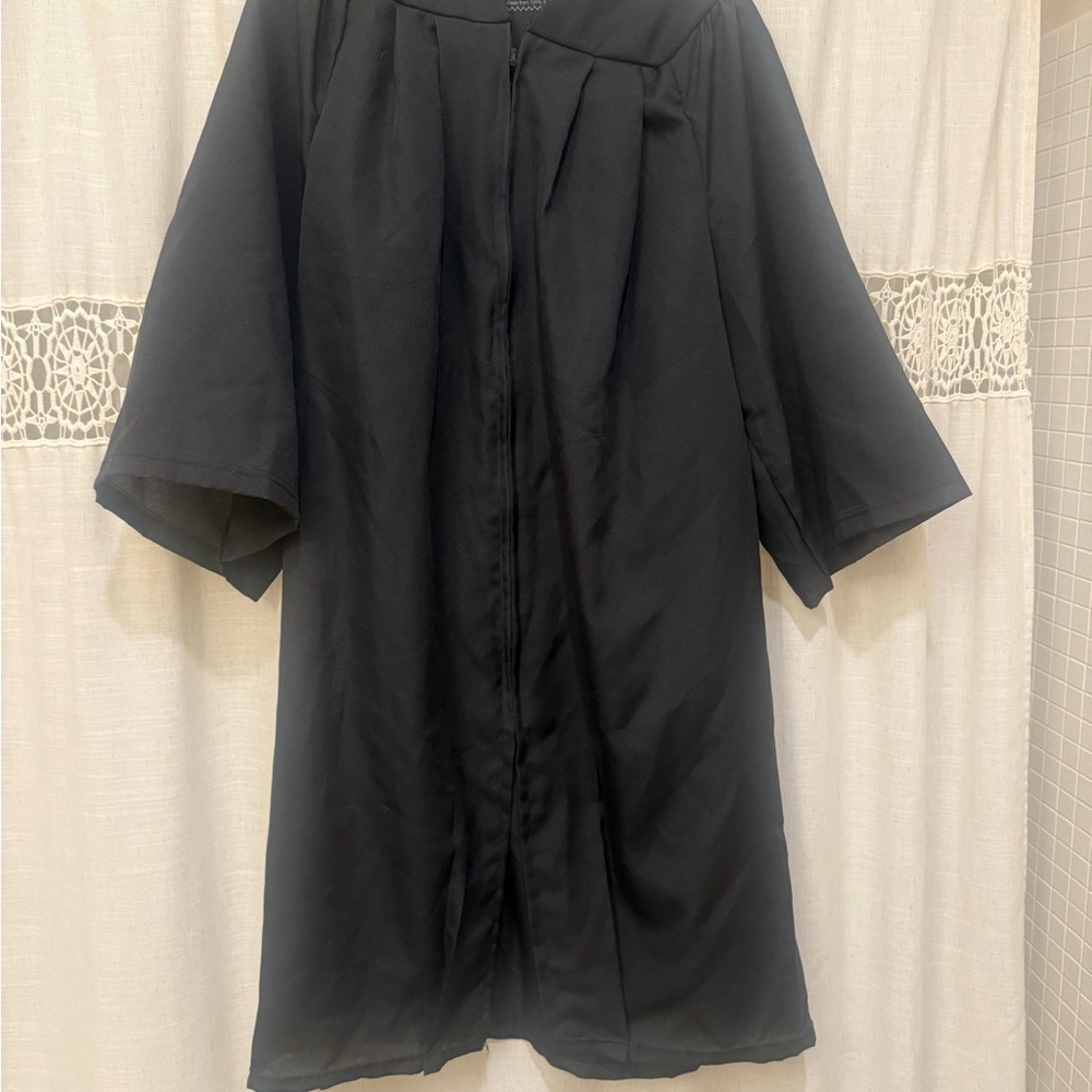 Oak Hall Bachelor’s Graduation Gown